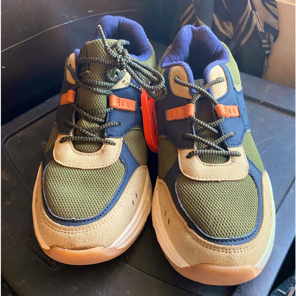 Shoes size US 5